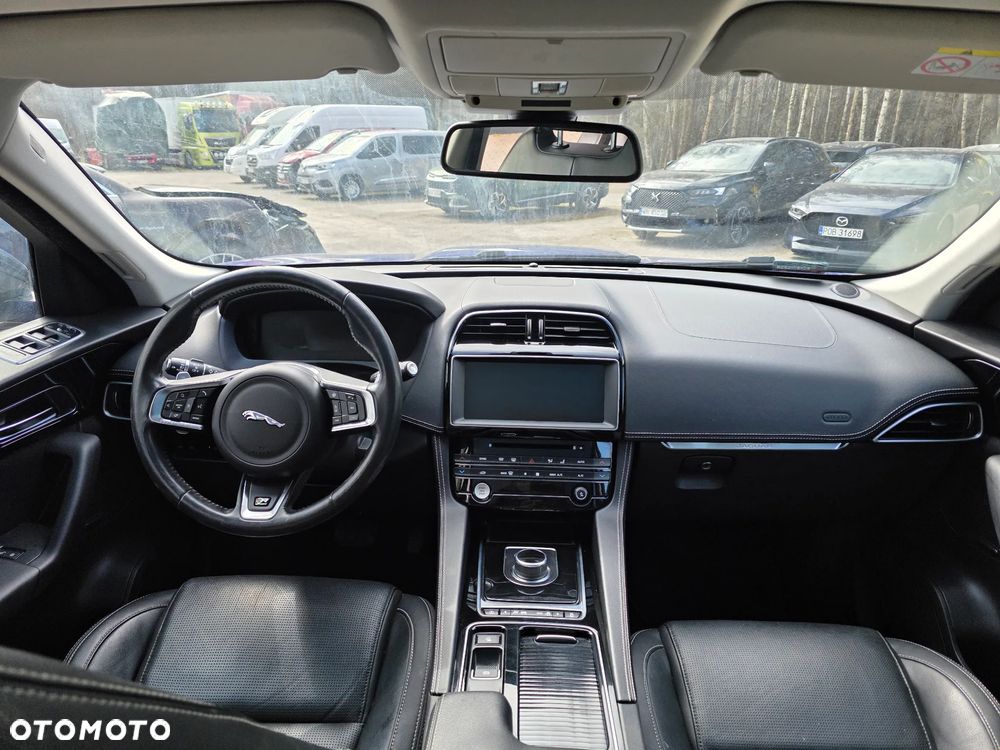 Jaguar F-Pace 2.0 i4D AWD R-Sport - 18