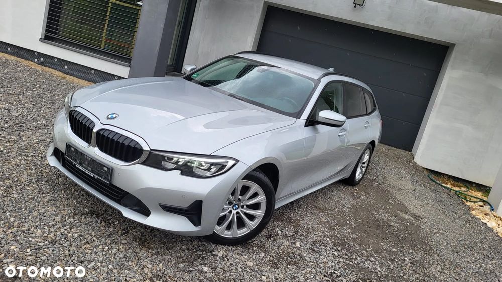 BMW Seria 3 318d Touring - 10
