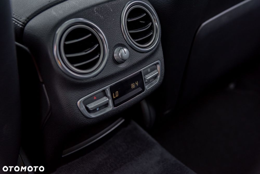 Mercedes-Benz Klasa C 450 AMG 4Matic 7G-TRONIC - 24