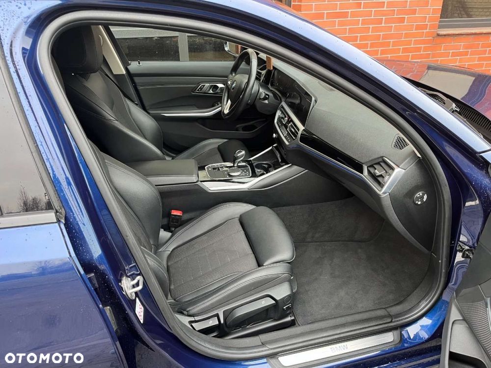 BMW Seria 3 330i - 29