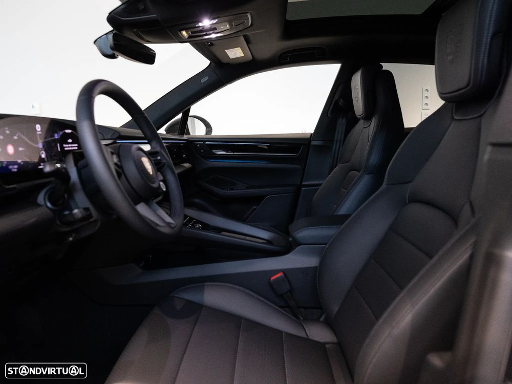 Porsche Macan Electric 4 - 22