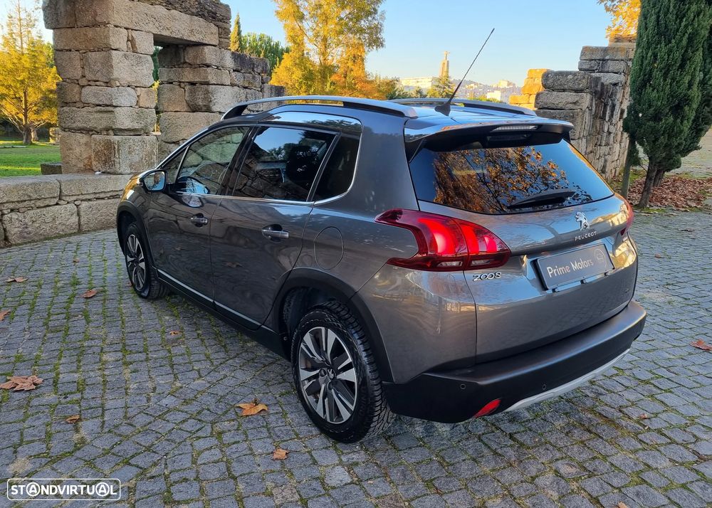 Peugeot 2008 1.2 PureTech Allure - 12