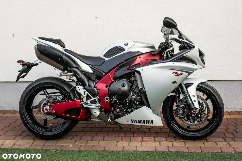 Yamaha R1 - 2