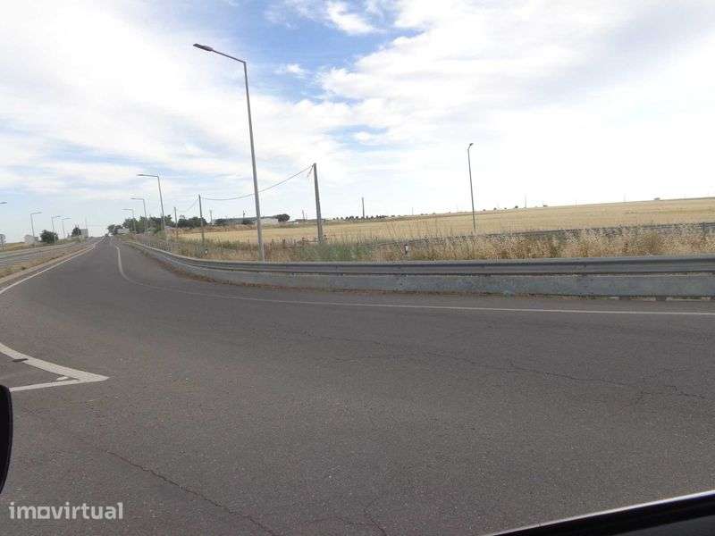 Terreno Junto à estrada, a 600 metros de Beja - Grande imagem: 5/11