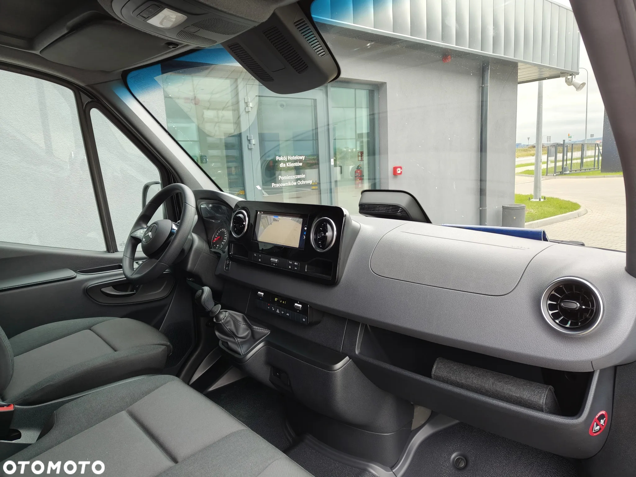 Mercedes-Benz Sprinter - 13
