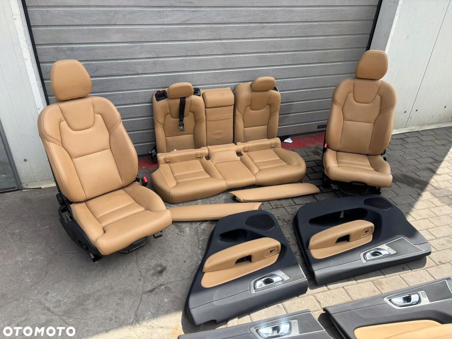 VOLVO XC60 II FOTELE SIEDZENIA WNĘTRZE EUROPA JASNE SKÓRA 2019R - 11