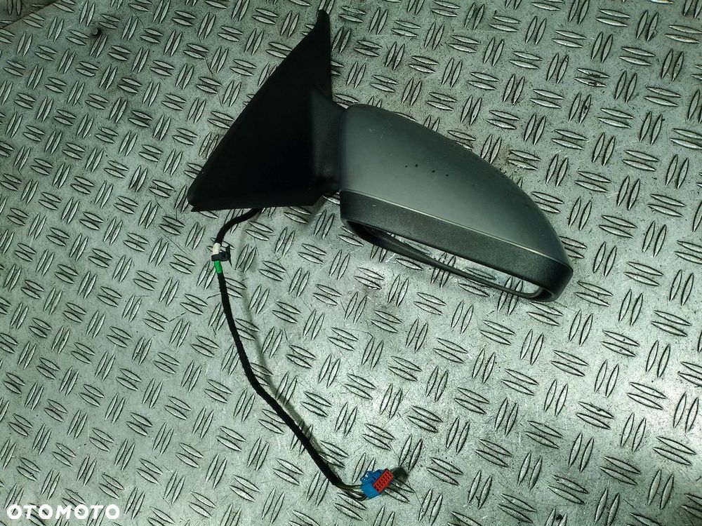 LUSTERKO PRAWE VOLVO V50 - 4