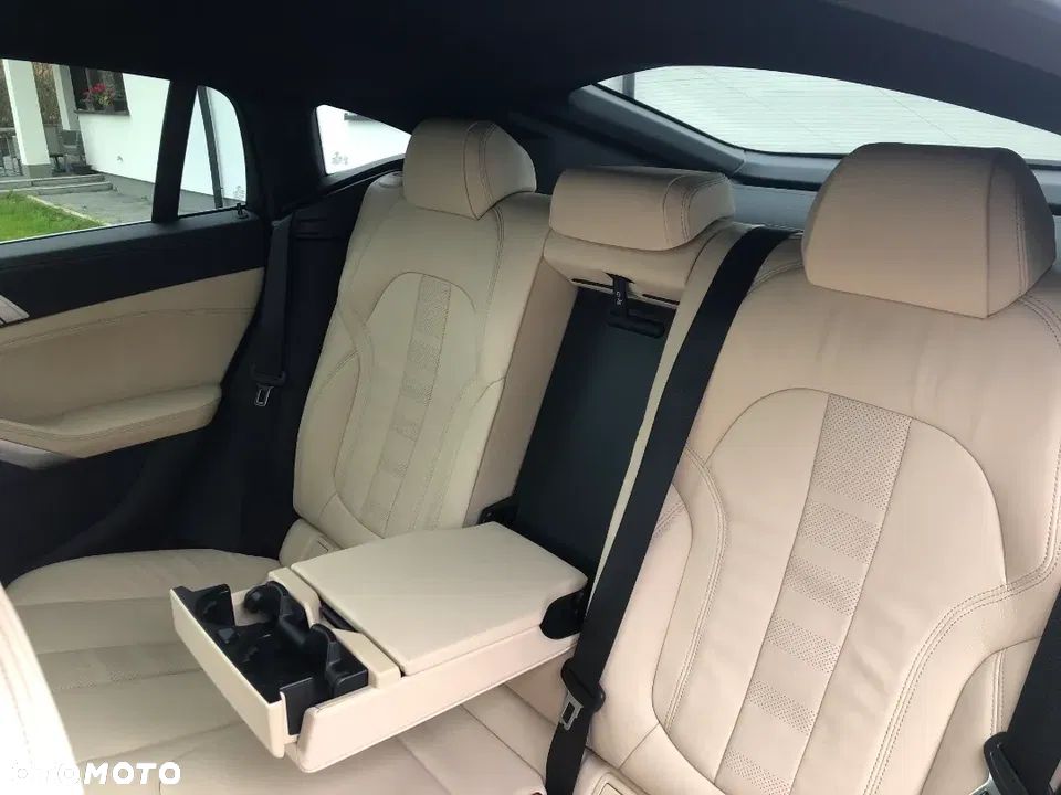 BMW X6 xDrive40d mHEV - 29