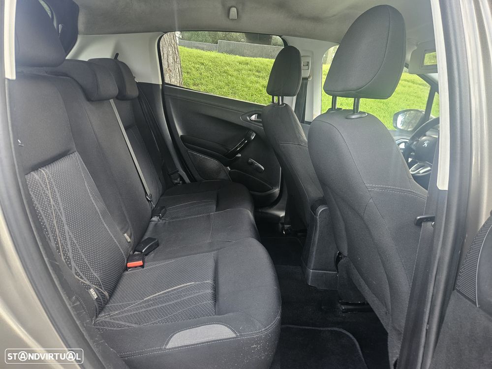 Peugeot 208 1.4 HDi - 23