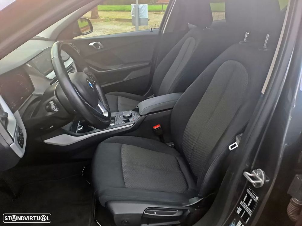 BMW 116 i Advantage — fotografia 11