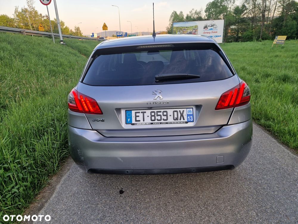 Peugeot 308 - 8