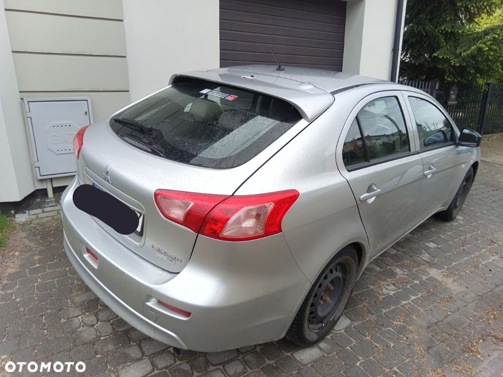 Mitsubishi Lancer 1.6 Invite - 2