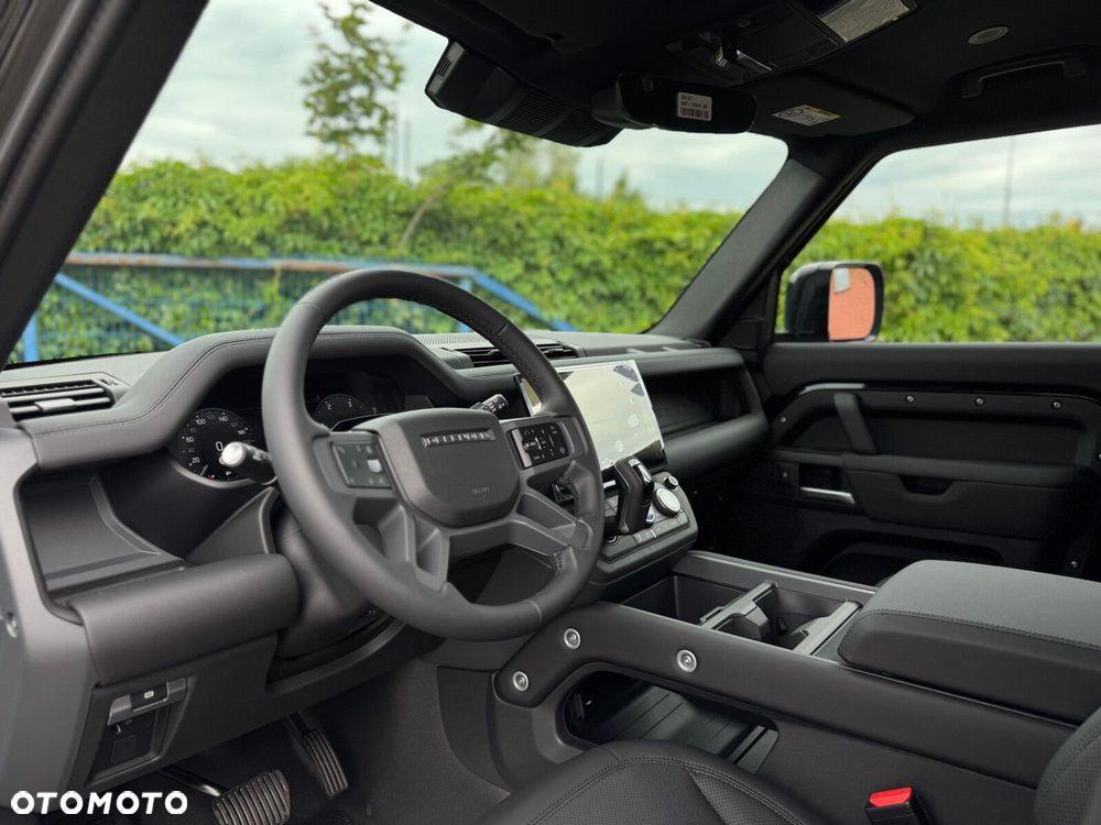 Land Rover Defender - 6