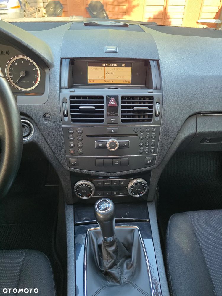 Mercedes-Benz Klasa C 180 Kompressor BlueEFFICIENCY Elegance - 34
