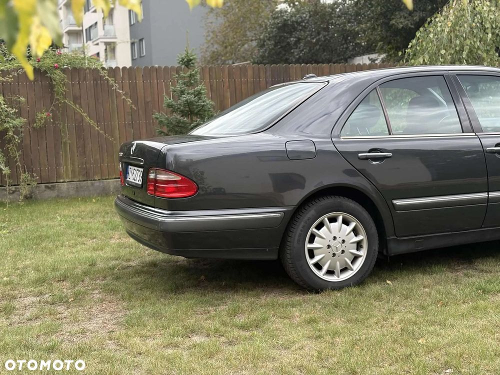 Mercedes-Benz Klasa E - 19