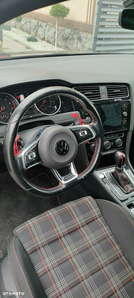 Volkswagen Golf - 6