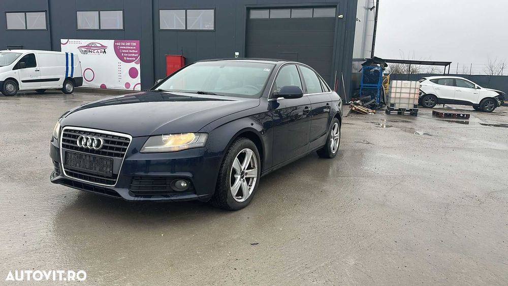Dezmembram AUDI A4 B8 ,2.0 TDI ,Motor CAGA  , An 2011, Automat ,Sedan - 1