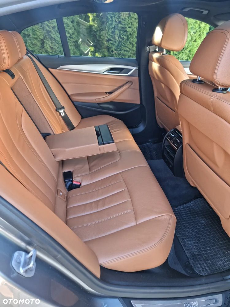 BMW Seria 5 530d xDrive - 13