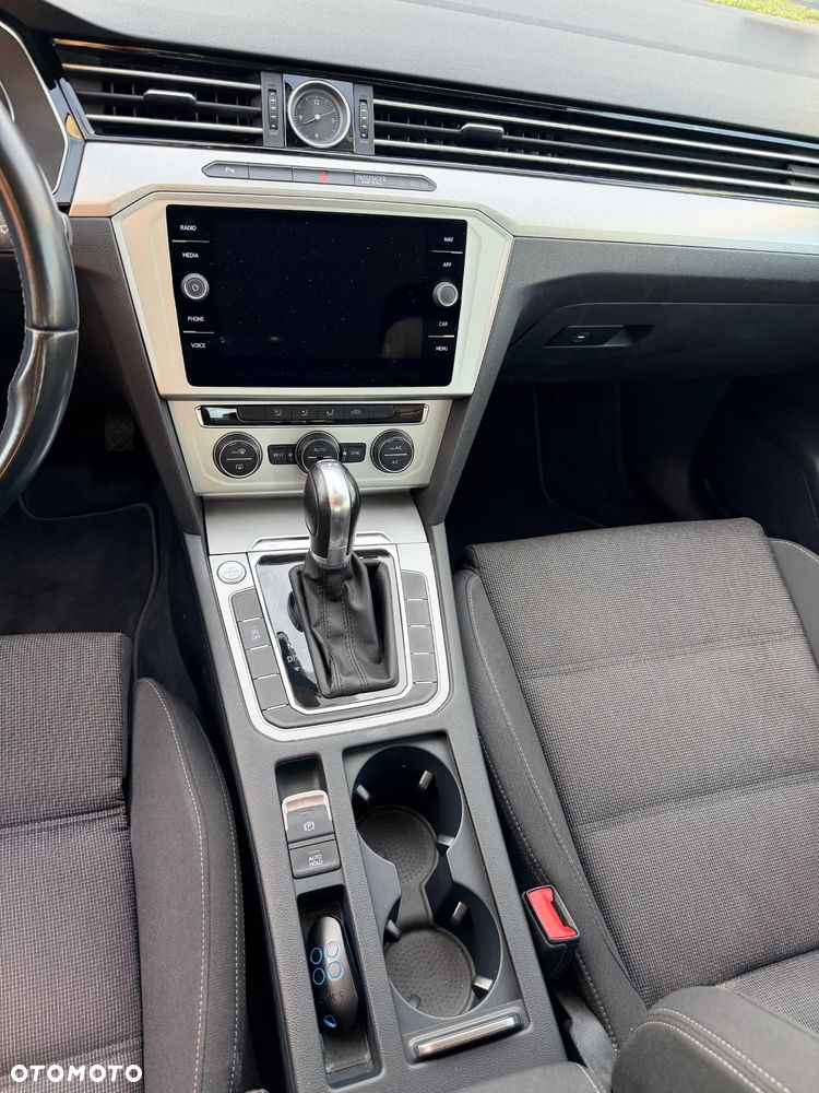 Volkswagen Passat 2.0 TDI SCR Comfortline DSG - 11