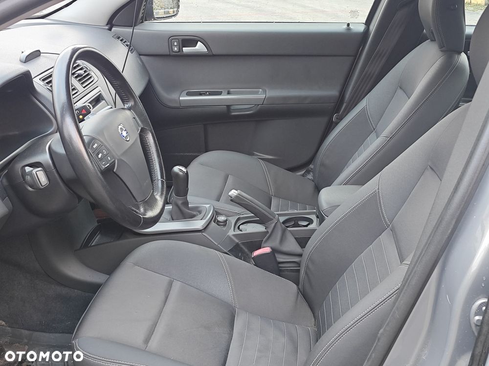 Volvo S40 2.4 Momentum - 7