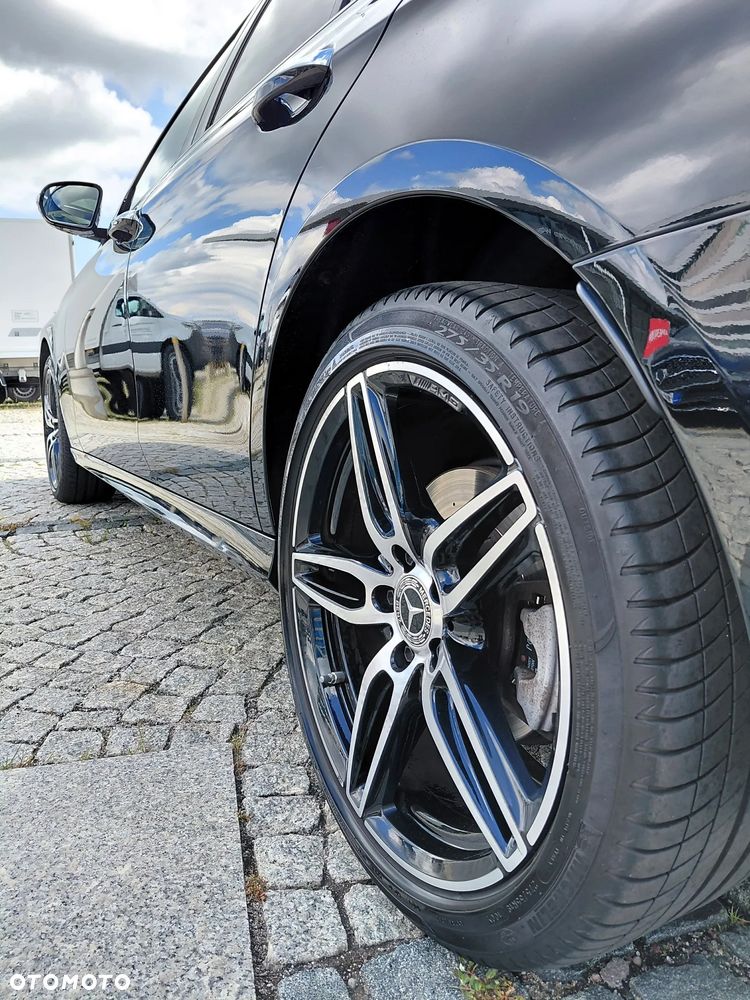 Mercedes-Benz Klasa E 220 d 4-Matic 9G-TRONIC - 23