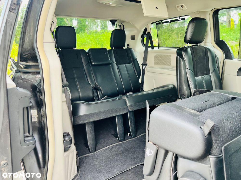 Chrysler Town & Country 3.6 Limited - 30