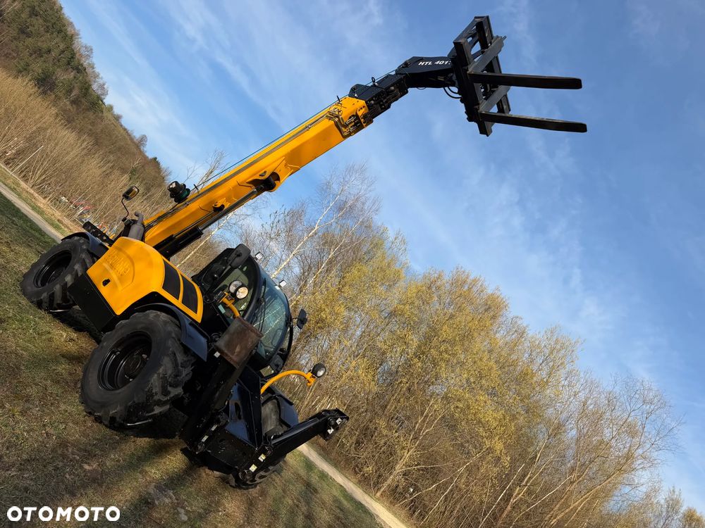 Haulotte HTL 4017 Ładowarka Teleskopowa Dźwig 17m. z Bocianem 22m. Łyżka szufla. widły z Hydraulicznym posuwem! Maszyna z Komuny Norweskiej! Jak Nowa z Salonu. DEKRA aktualna na cały osprzęt! Kamera + szybkozłącze! Bocian 5m. Szybka wolna jazda! Pełna Dokumentacja Serwisowa! Opony zero zużycia! Zero luzów i wycieków! Stabilizatory 2ośie. Wielka Okazja 3430 mtg! Webasto. Gniazdo 220v. Bogata Wersja Norweska - 34