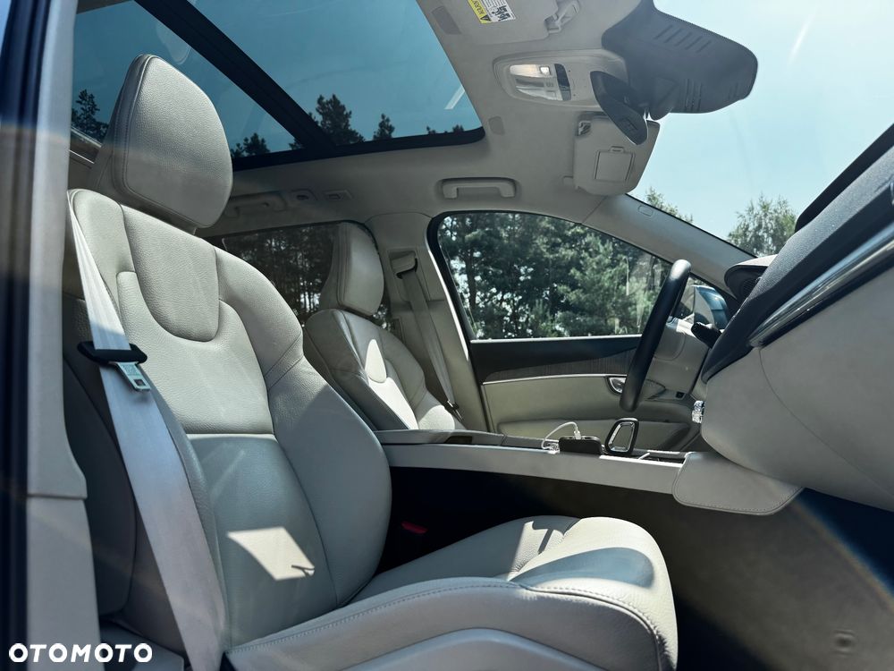 Volvo XC 90 - 32