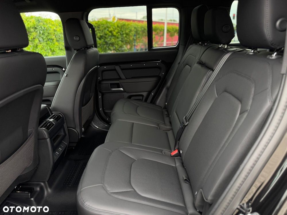 Land Rover Defender - 16
