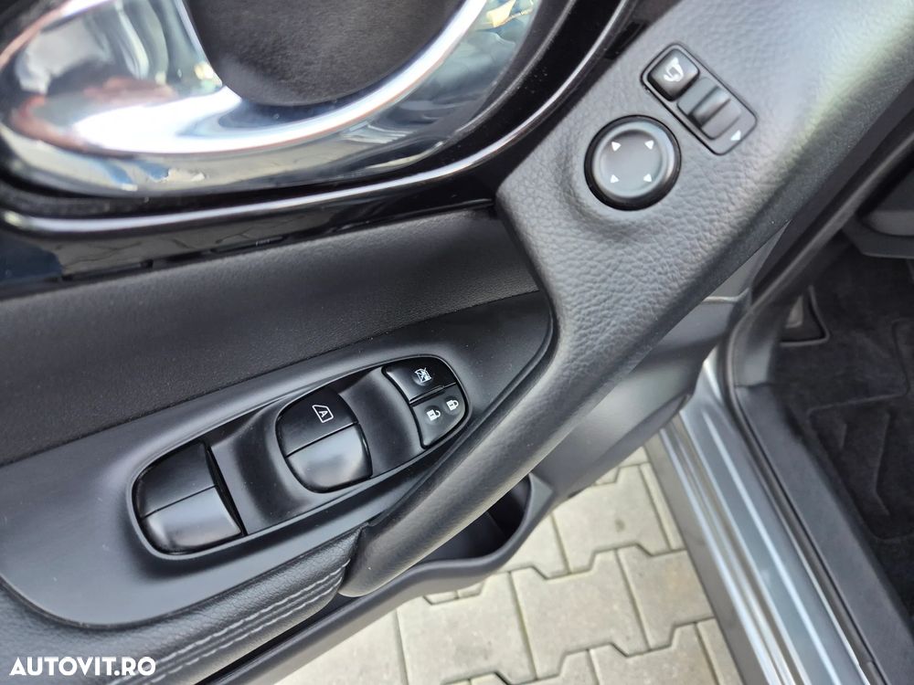 Nissan Qashqai 1.6 DCI TEKNA+ - 11