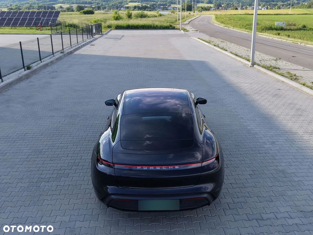 Porsche Taycan - 21