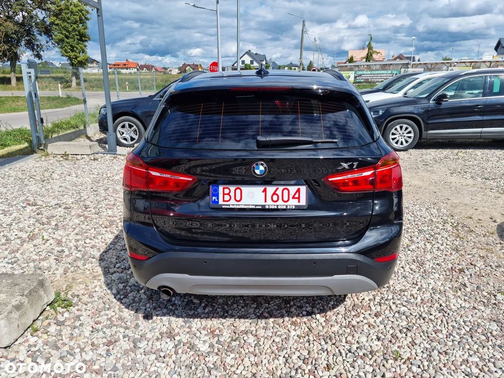 BMW X1 sDrive18i - 18