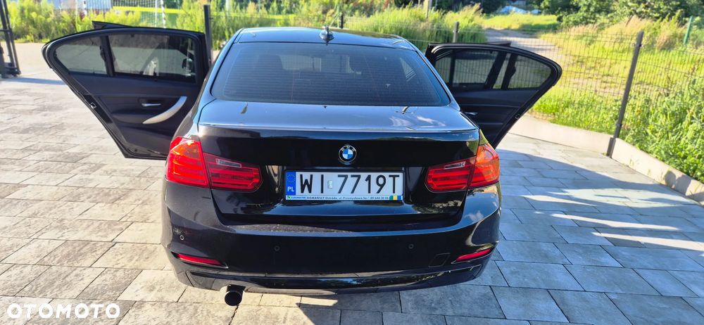 BMW Seria 3 320i xDrive Modern Line - 10