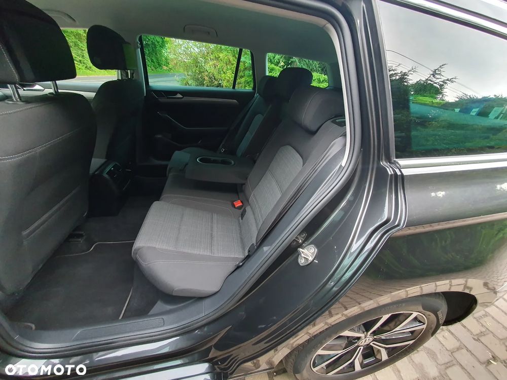 Volkswagen Passat 2.0 TDI SCR DSG Business - 11