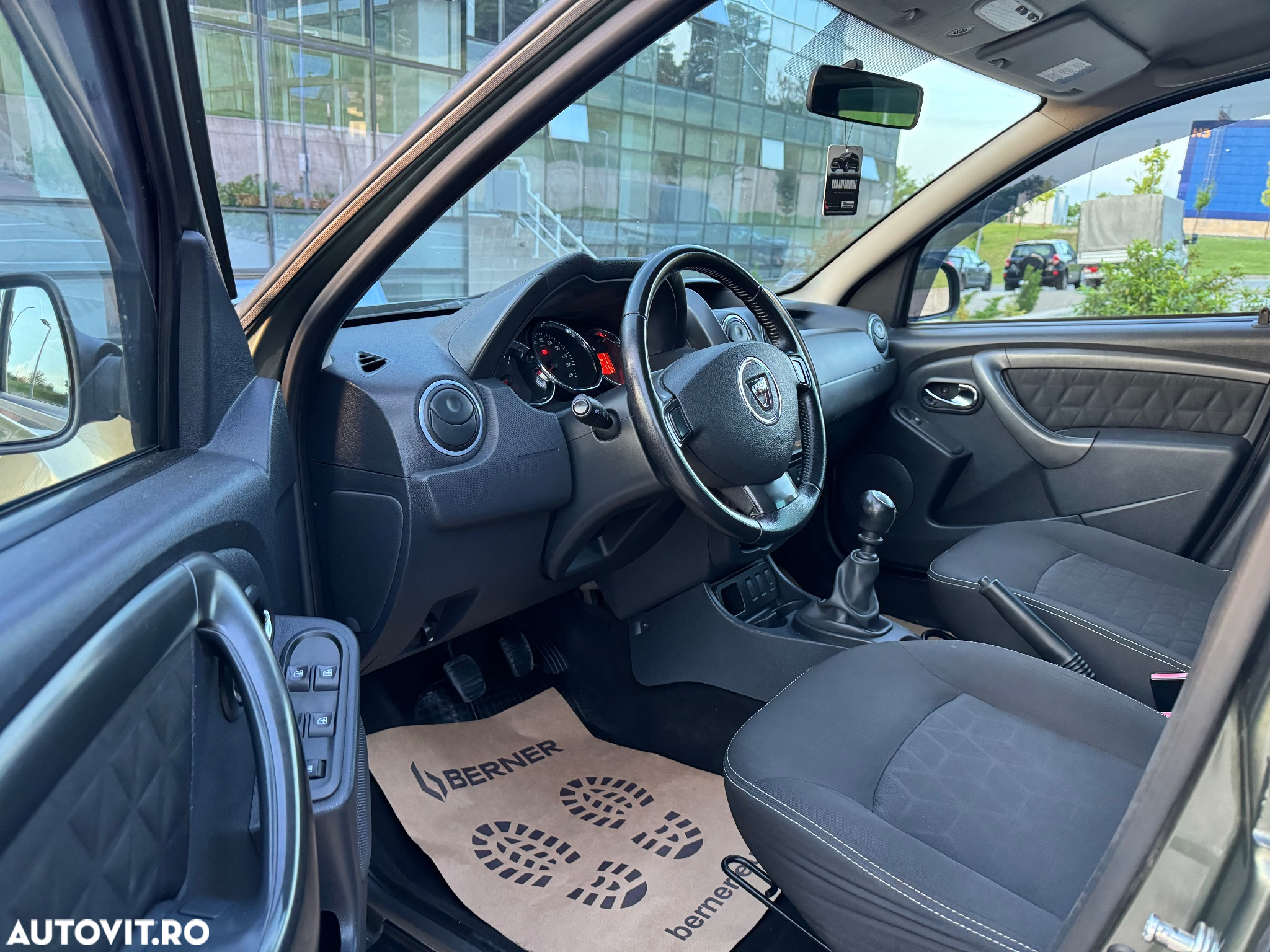 Dacia Duster 1.5 dCi 4x2 Prestige - 8