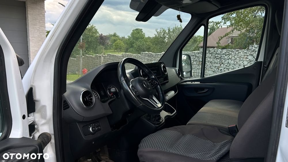 Mercedes-Benz Sprinter - 11