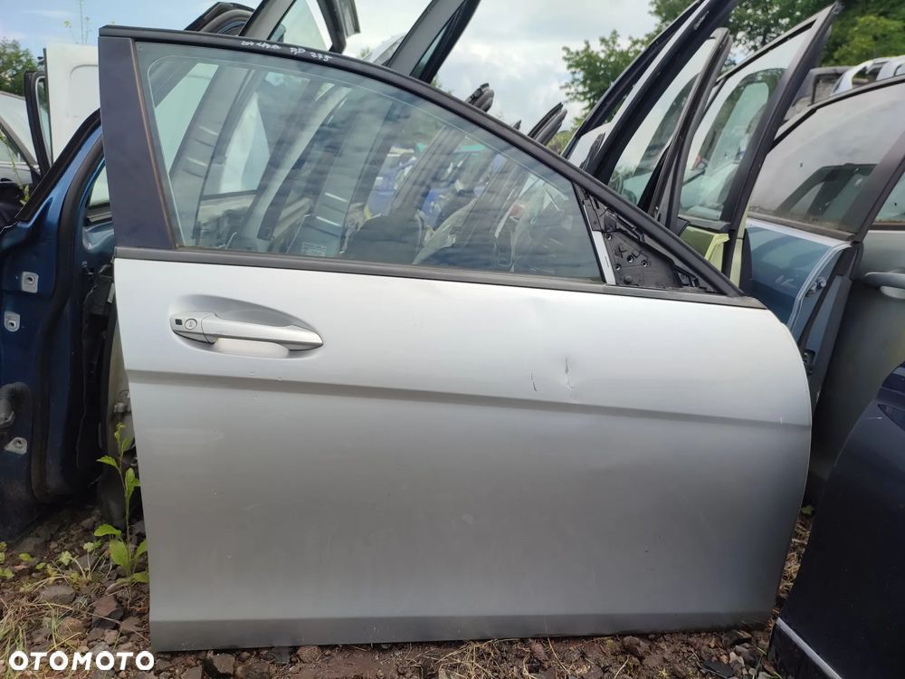 Mercedes C-klasa W204 Sedan drzwi prawe przód przednie kolor 775 - 1