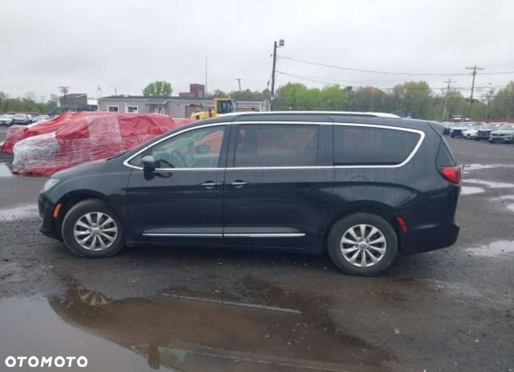 Chrysler Pacifica - 6