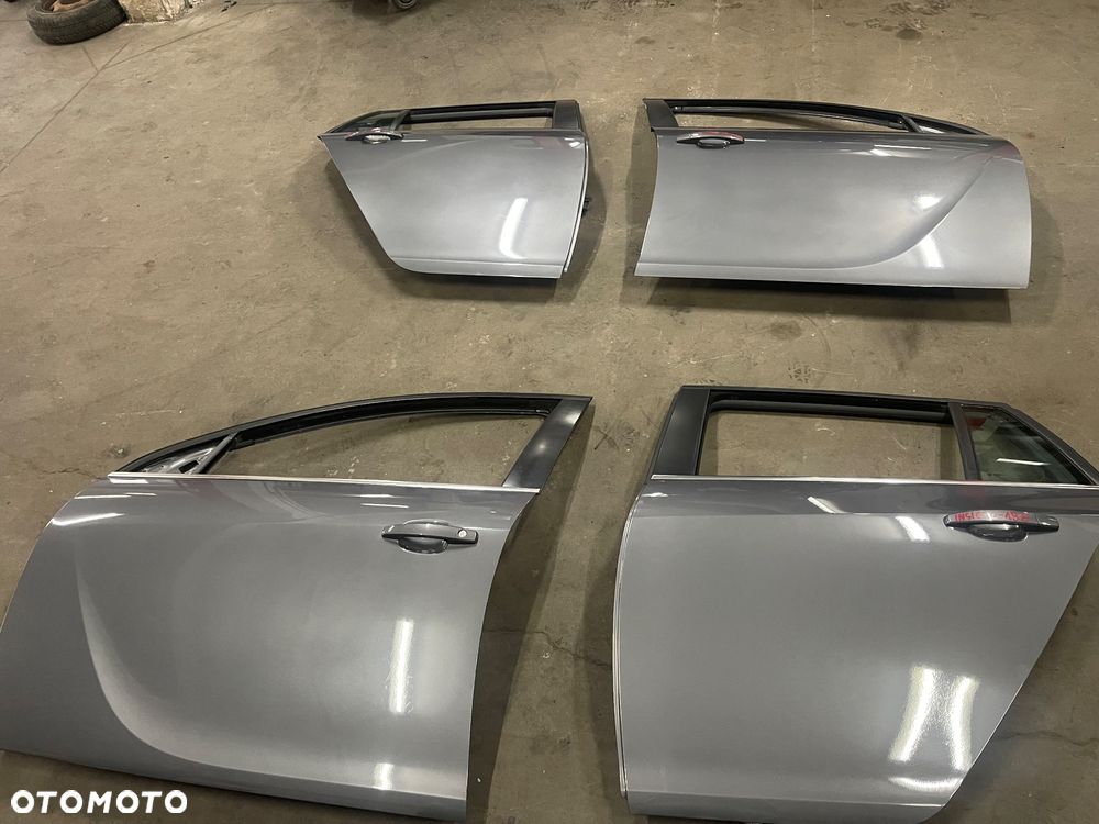 OPEL INSIGNIA A KOMBI DRZWI Z195 DRZWI PRAWE