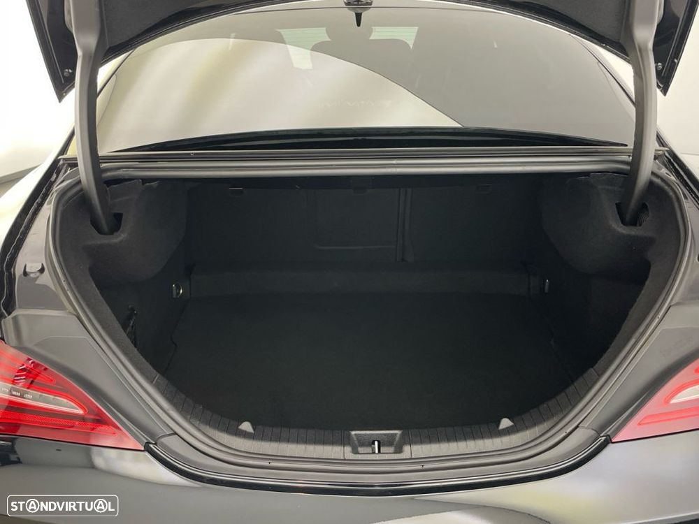 Mercedes-Benz CLA 180 d Shooting Brake - 13