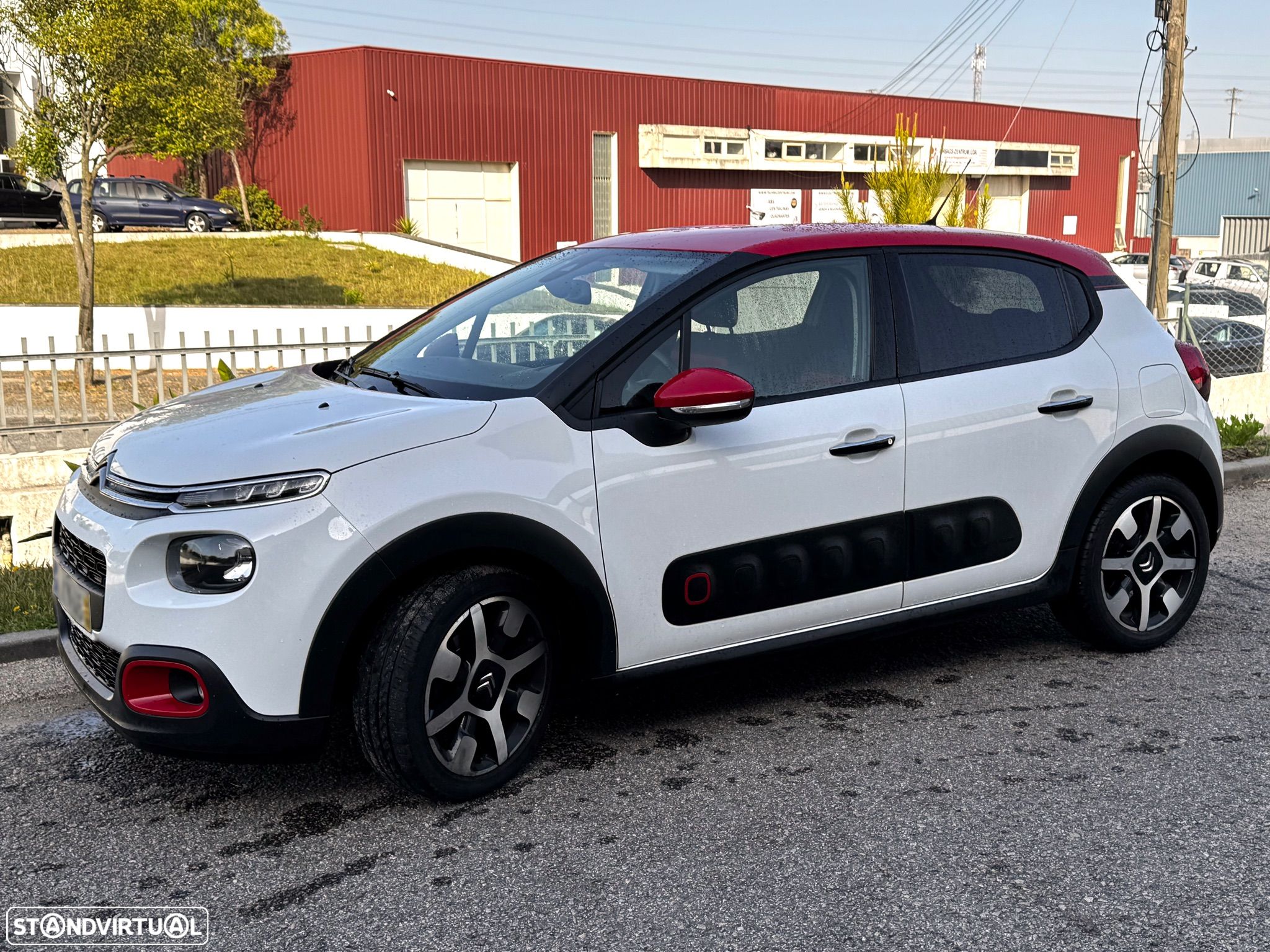 Citroën C3 1.2 PureTech Shine EAT6 - 1
