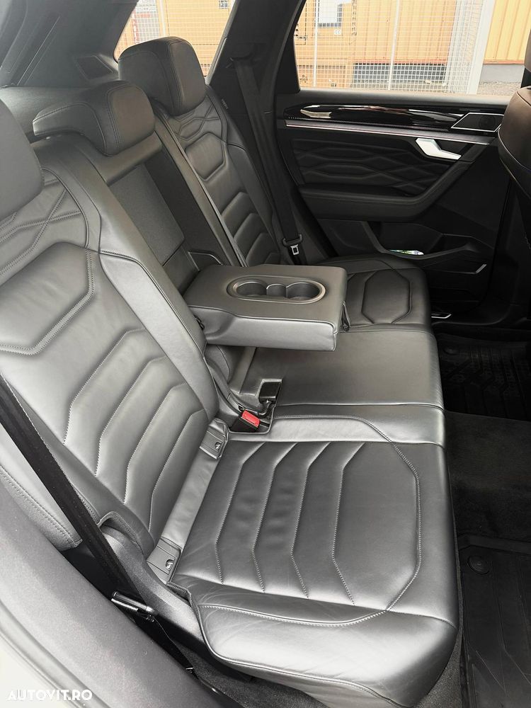 Volkswagen Touareg - 38