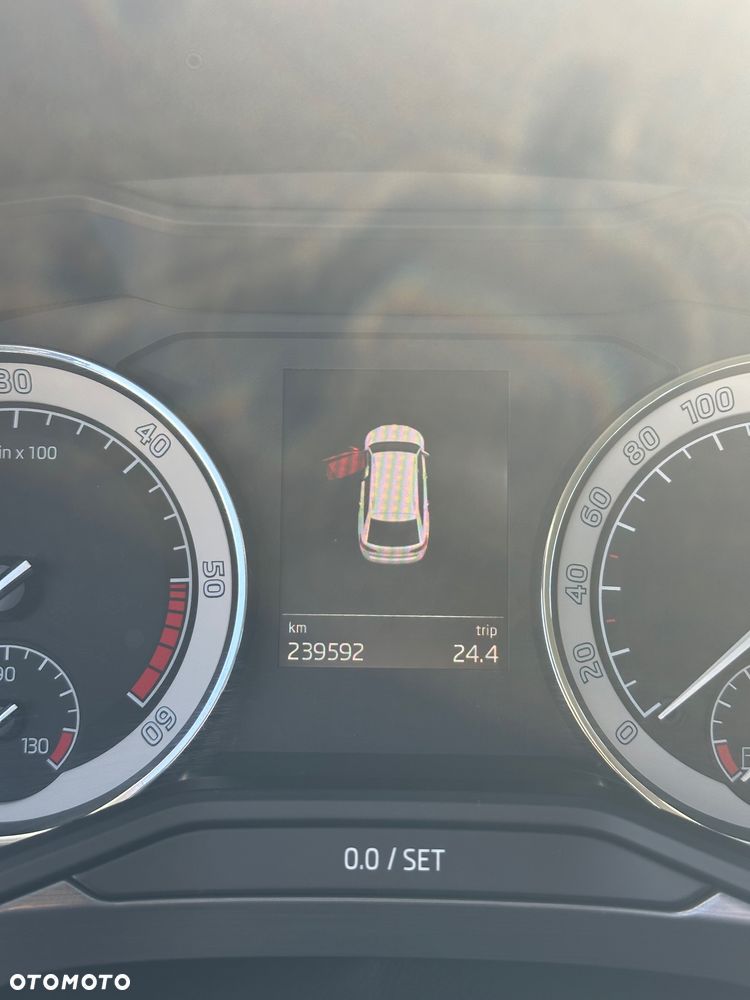 Skoda Superb 2.0 TDI SCR 4x4 Style DSG - 10