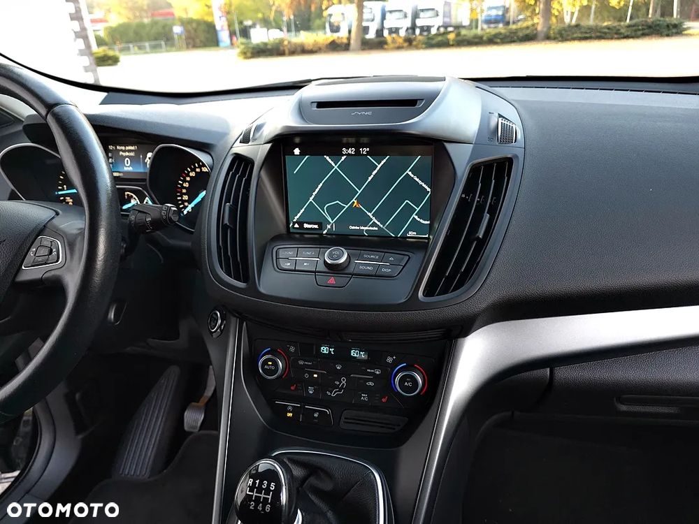 Ford Kuga 2.0 TDCi FWD Titanium Plus - 27