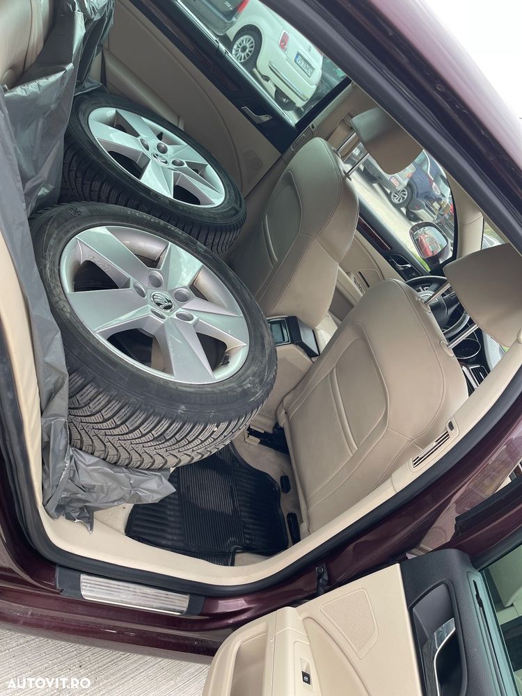 Skoda Superb 2.0 TDI 4X4 Elegance - 19