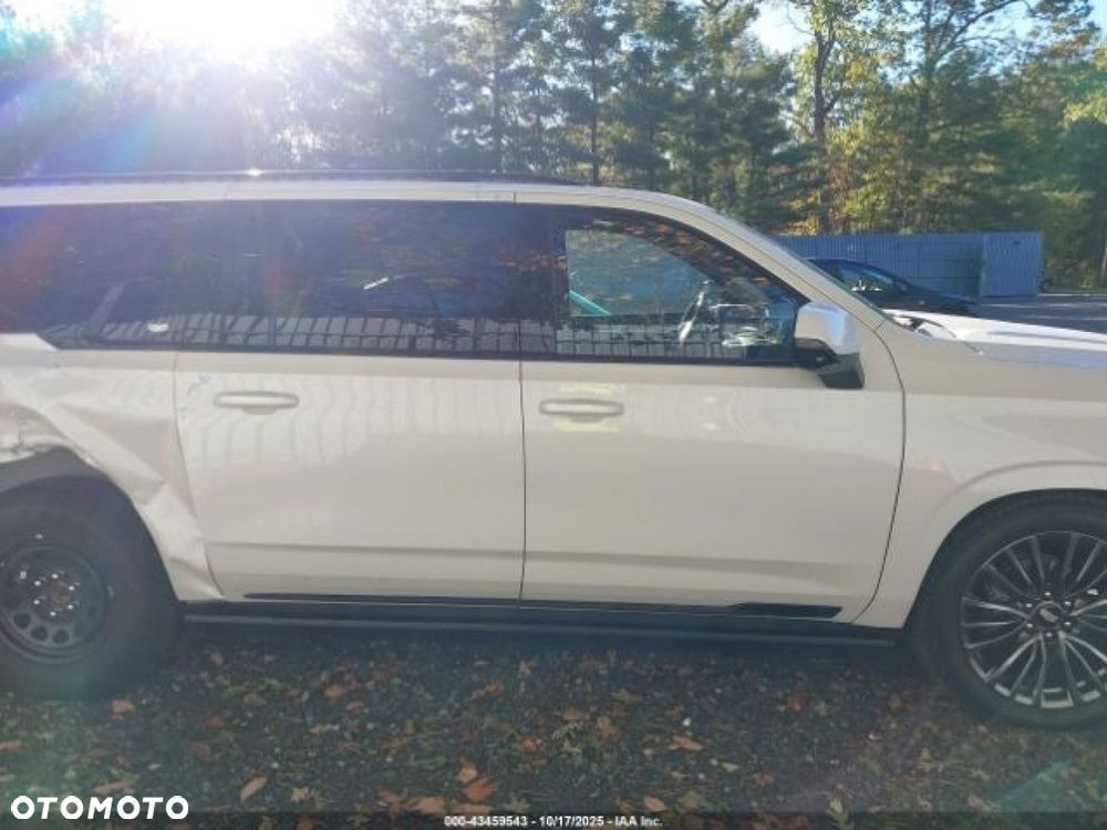 Cadillac Escalade - 3