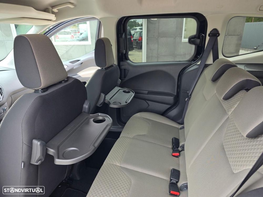 Ford Tourneo Courier 1.0 EcoBoost Titanium - 24