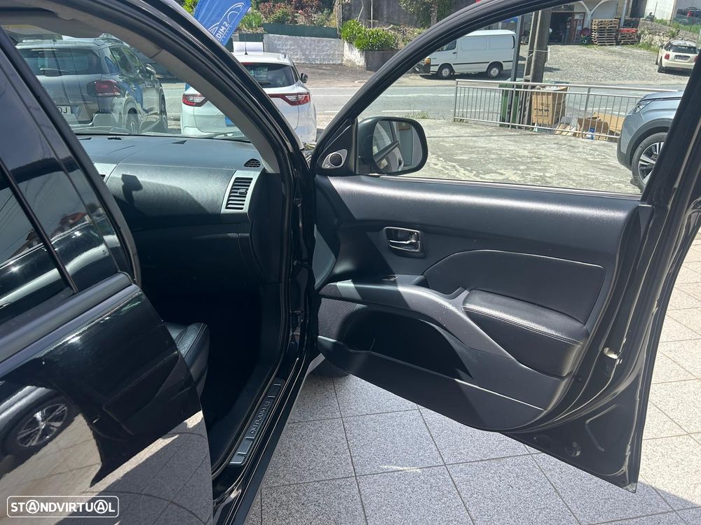 Mitsubishi Outlander 2.0 DI-D Intense+ 4WD - 6