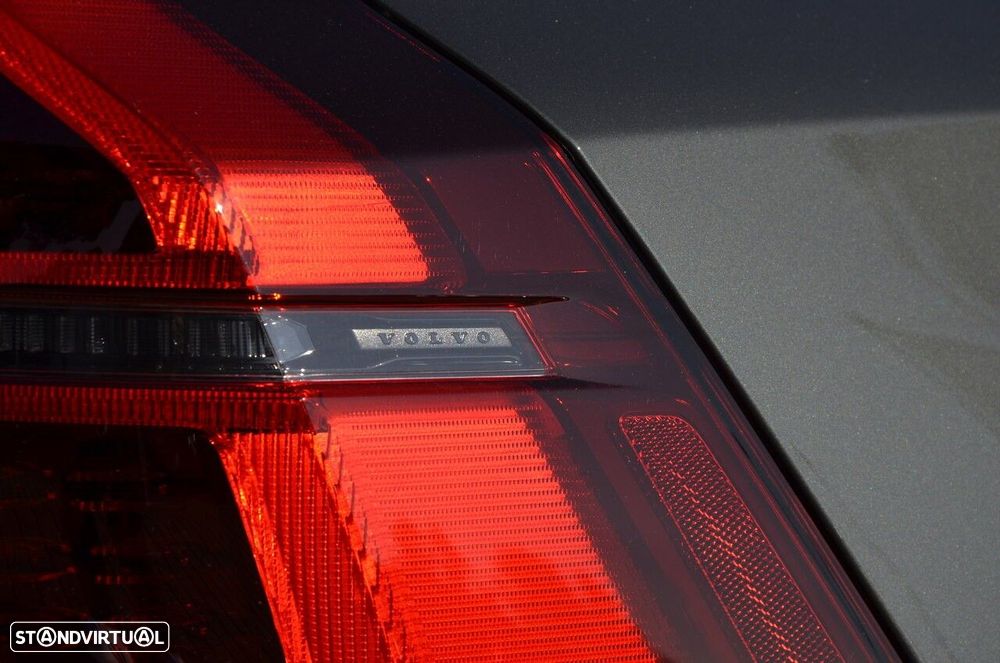 Volvo XC 60 2.0 T6 PHEV Plus Dark - 46