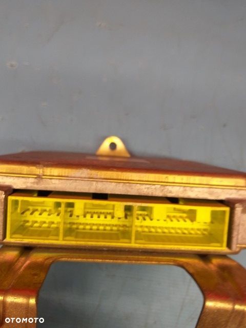 Suzuki Swift 2 GTI komputer silnika 33920-64E1 - 3